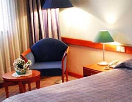 Tori Hotel Тбилиси Стая снимка