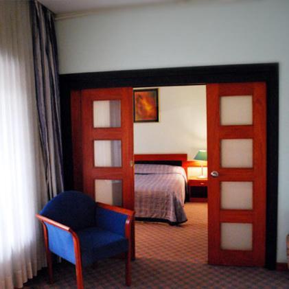 Tori Hotel Тбилиси Стая снимка