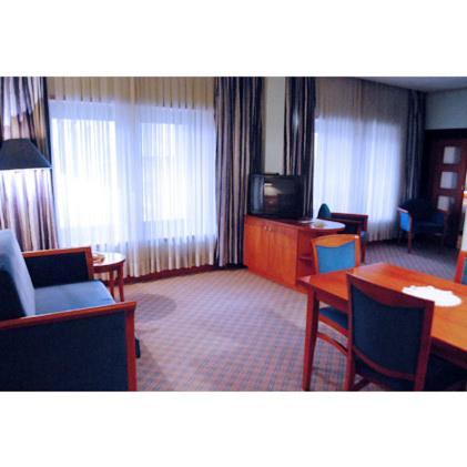 Tori Hotel Тбилиси Стая снимка